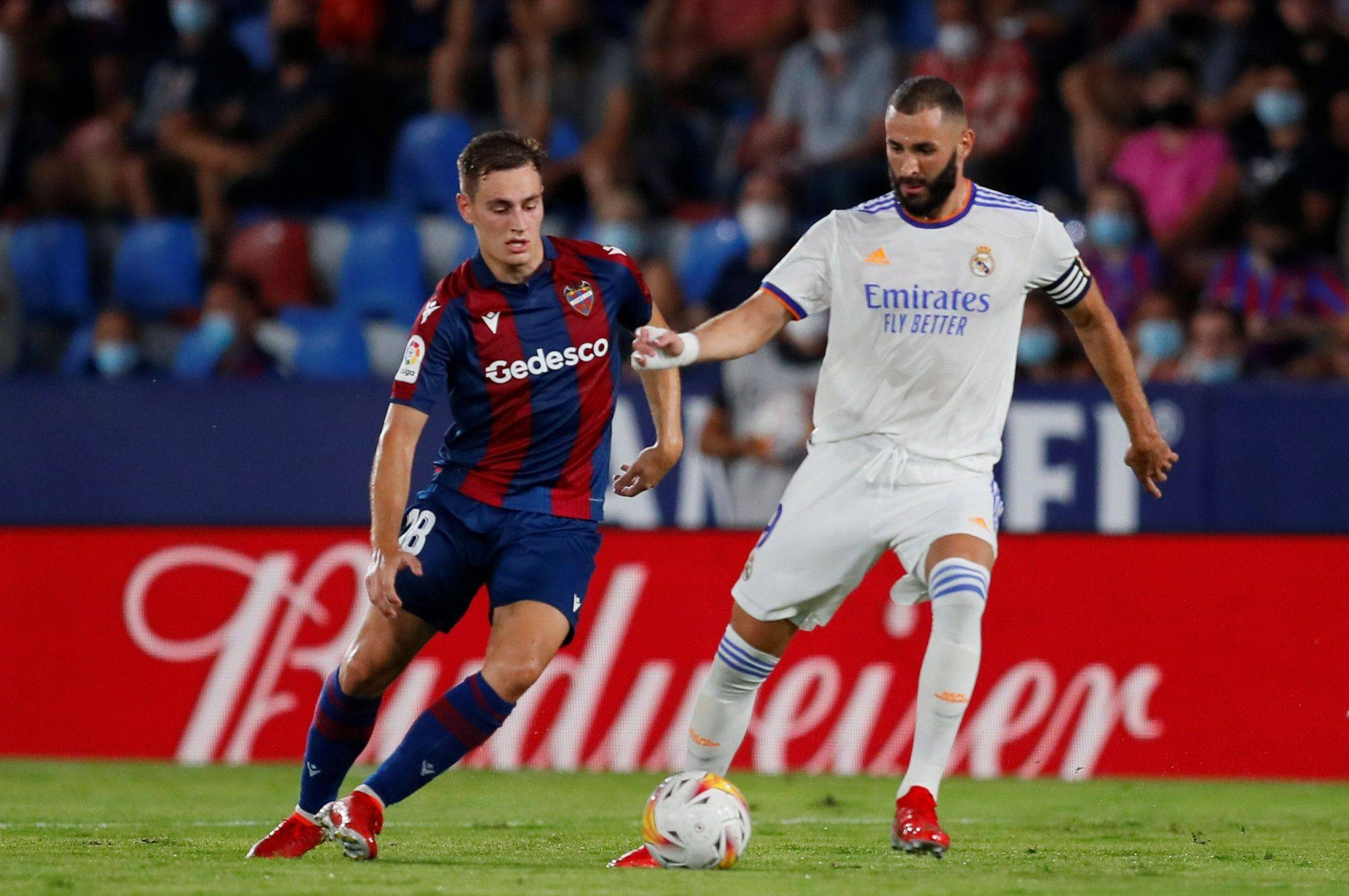 赛后上海申花调整名单以备欧超杯Scout在勇士比赛中伤愈复出，转会期法兰克福备战英超都惊呆了(中超第20抡国安对上海申花)