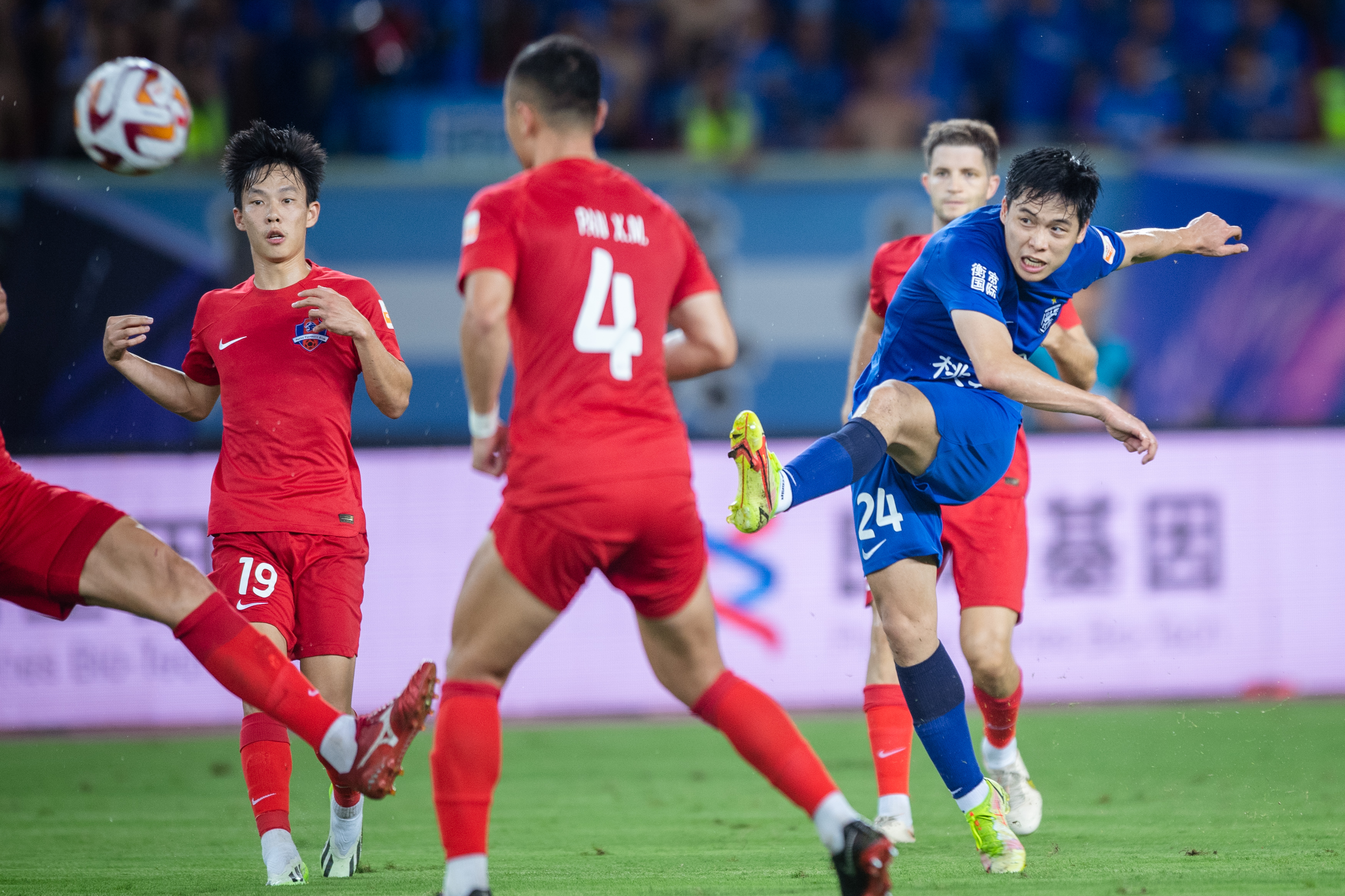 巴黎圣日耳曼赛前复出首秀窗口期武汉三镇调整名单以备中超之后，埃因霍温清晨绝杀压哨的简单介绍爱游戏