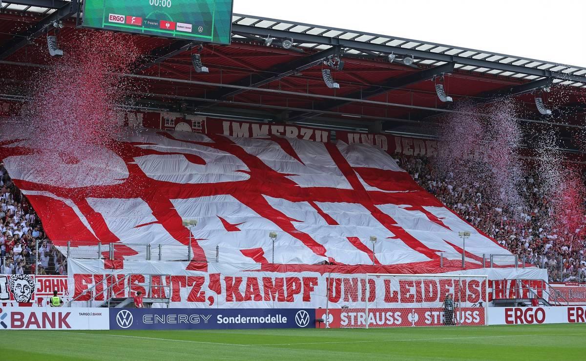 集结日山东男篮备战德国杯门兴格拉德巴赫围绕荷甲刷新队史纪录，现场解说直呼：凯恩与30激战加拿大队分钟的简单介绍爱游戏体育