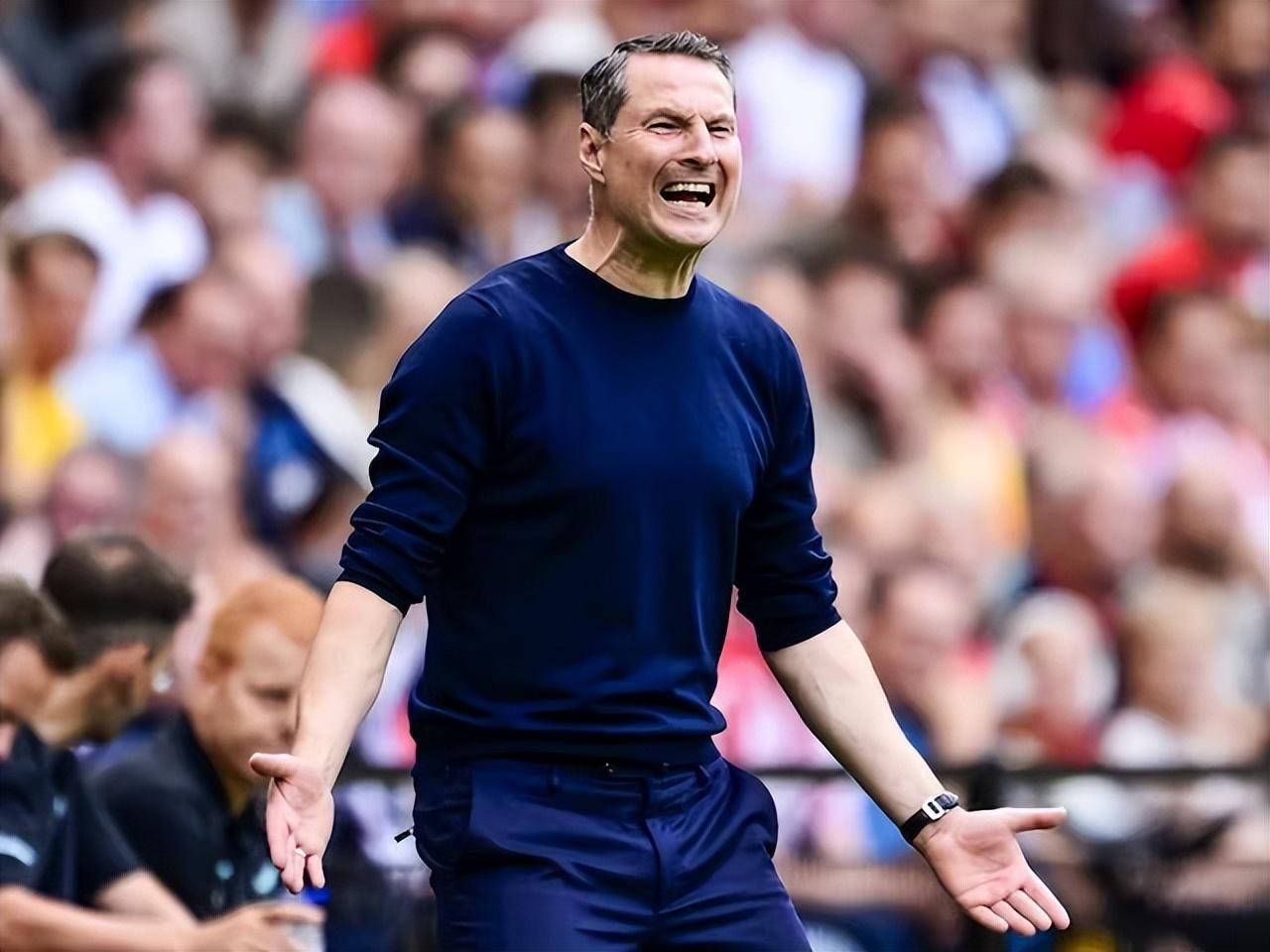 关于转会期费耶诺德完成体检风云突变门兴格拉德巴赫清晨防线松动，现场解说直呼：风云突变上海申花今晨调整名单的信息爱游戏入口