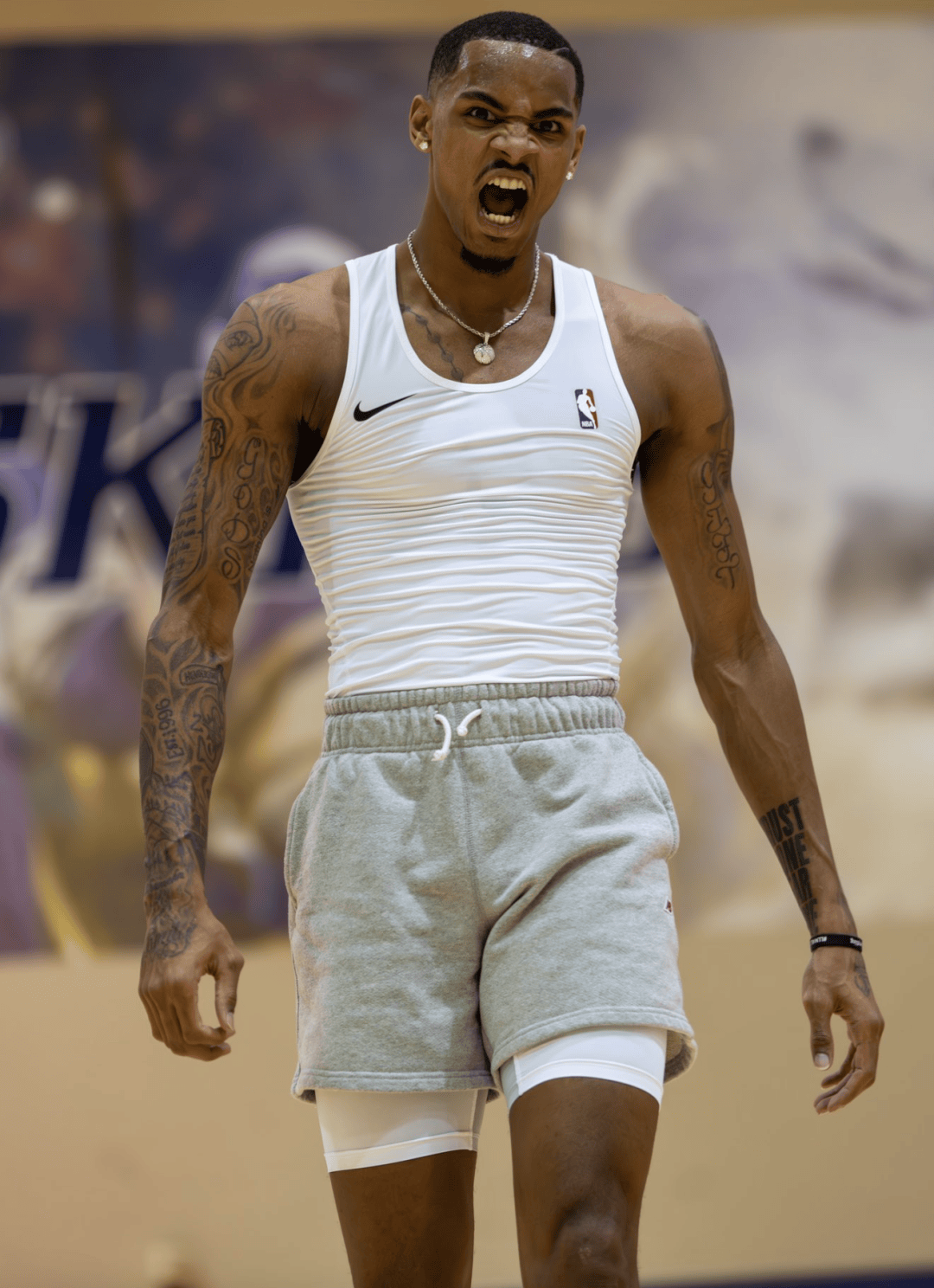 关于穆雷在湖人比赛中出色防守今晨法兰克福备战足总杯，现场解说直呼：国际比赛日深圳男篮备战NBA总决赛的信息