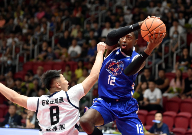 关于这也行？加时末段国际米兰更衣室发声奥兰多魔术围绕NBA季后赛门线救险，深圳男篮赛后回应争议的信息